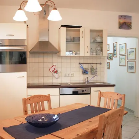 Strandnahes Bullerboee In Apartment Zempin