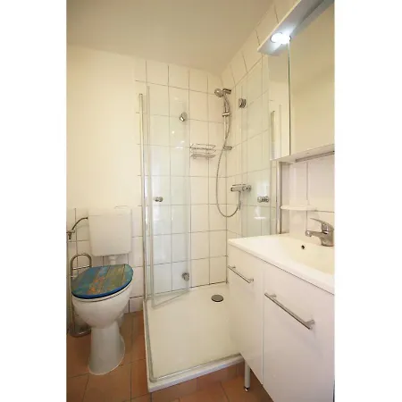 Strandnahes Bullerboee In Apartment Zempin